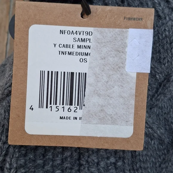 The North Face Cable Knit Beanie Hat. NWT - Picture 7 of 7